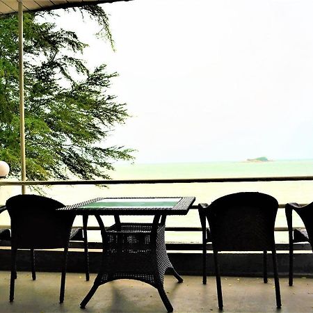 G&T'S Beach Front Villa Tanjung Bungah  Exteriér fotografie