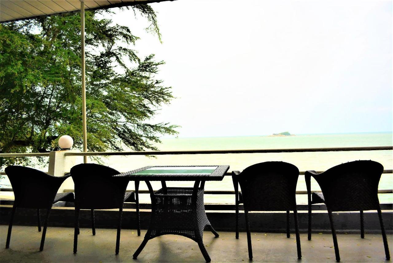 G&T'S Beach Front Villa Tanjung Bungah  Exteriér fotografie